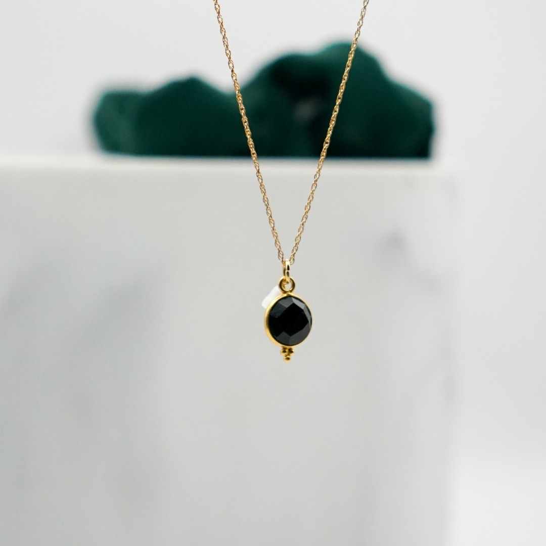 collier pierre noire